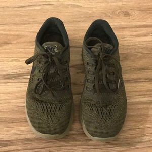 army green nike tennis shoes